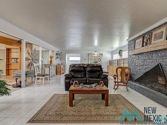 5th image of 900 N Pecan Dr