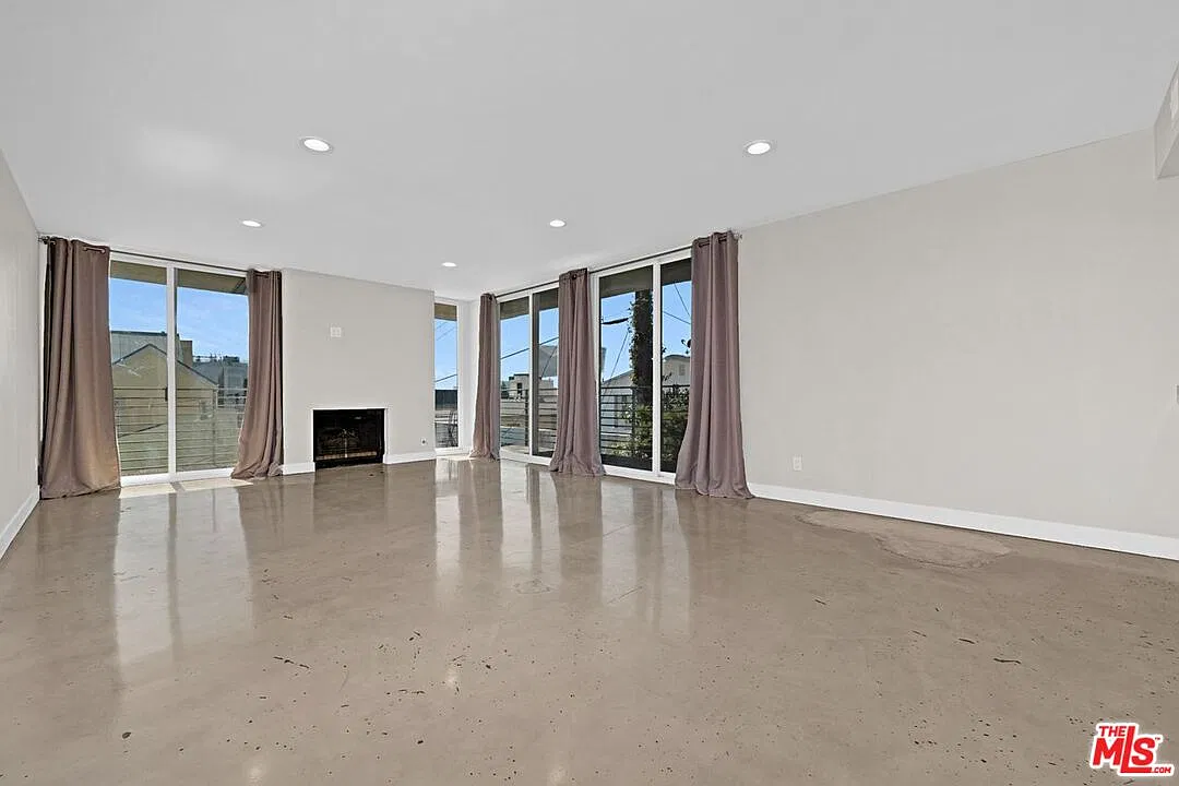 2 bed, 2.0 bath, 1400 sqft, $5,200 — Photo 3