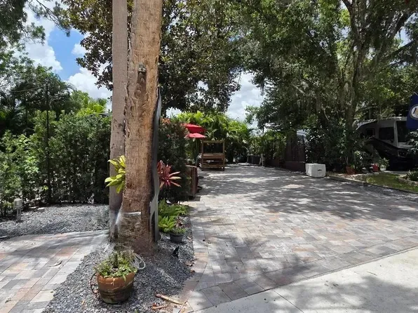 127 Stallion Ln, Lake Wales, FL 33898