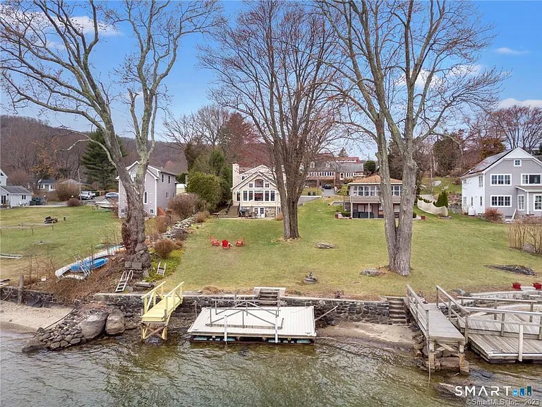 4 Eastview Rd — Photo 2