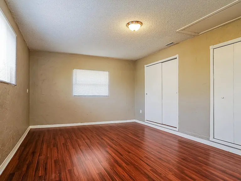 1119 Clayton Ave — Photo 11