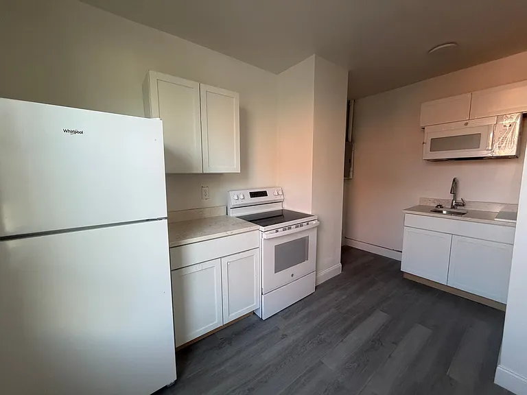 33 N Washington St #2 — Photo 4