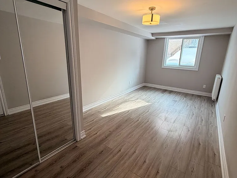 451 Leslie St — Photo 9