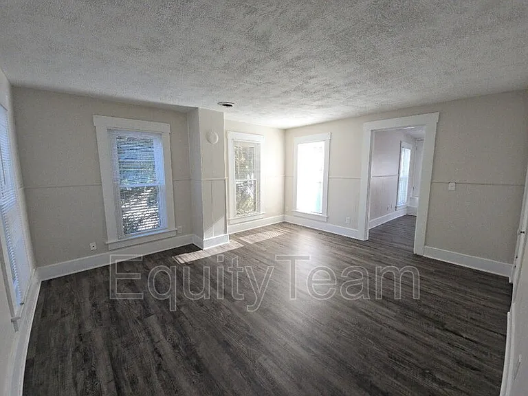 128 N River St #B — Photo 11