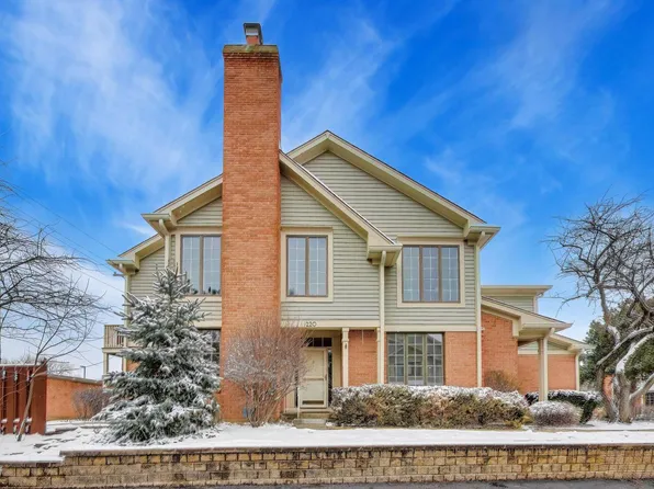 220 University Dr Unit 220, Mount Prospect, IL 60056