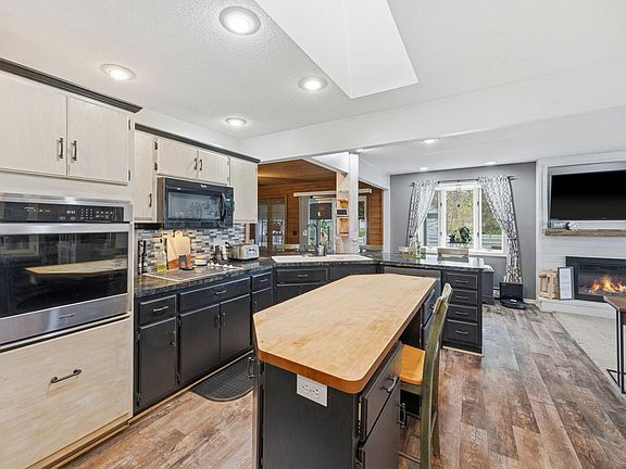 4th image of 565 3rd Ave SW