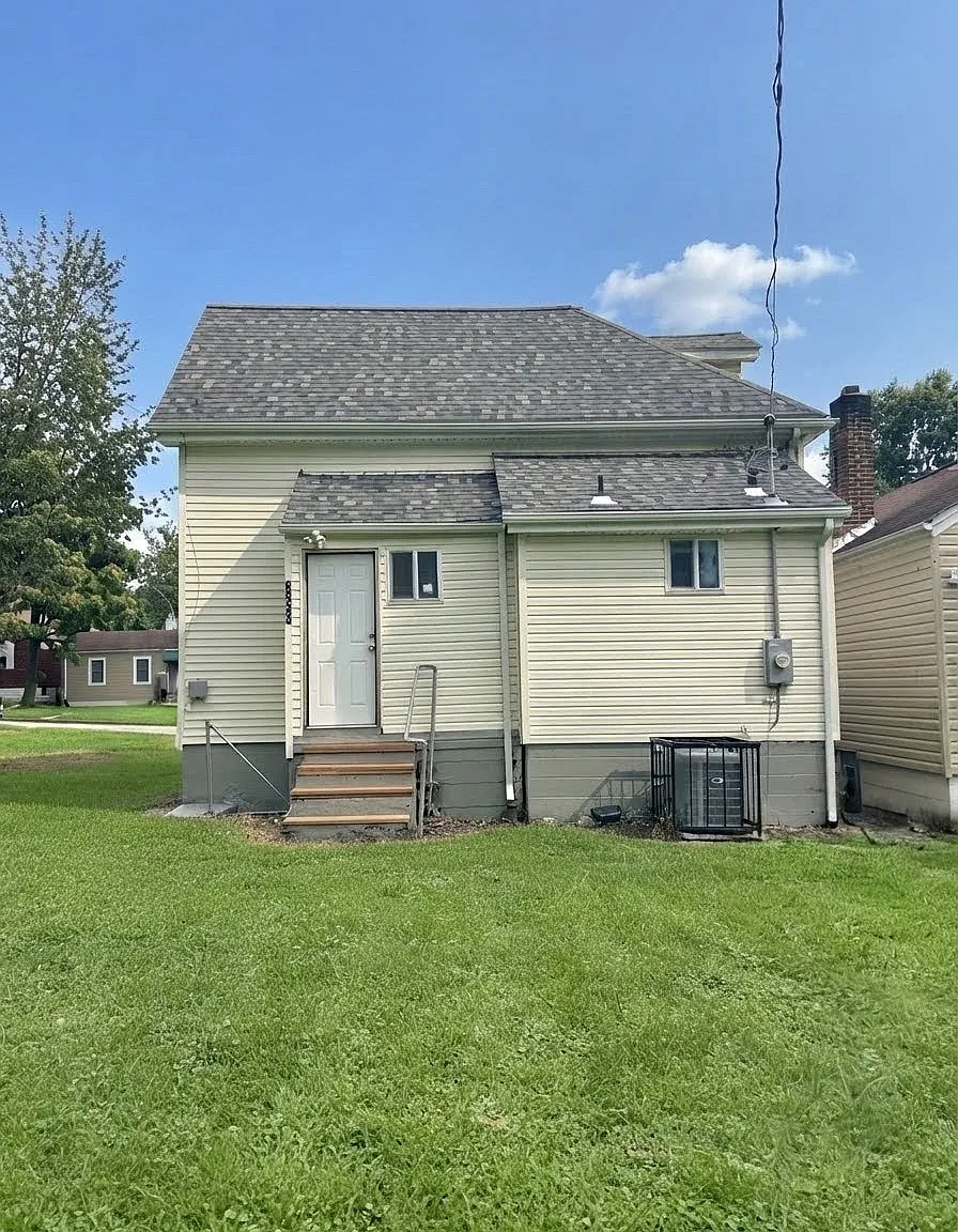 4 bed, 1242 sqft, $1,999 — Photo 3