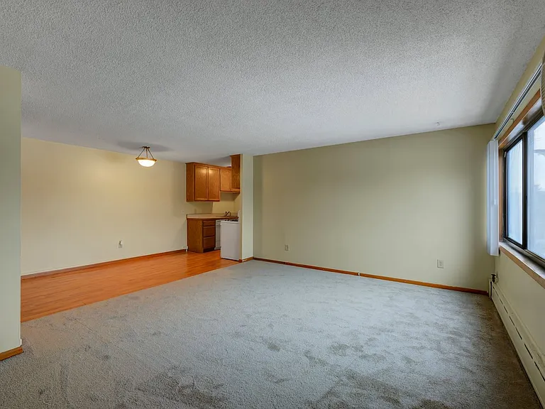 4320 36 1/2 St W — Photo 13