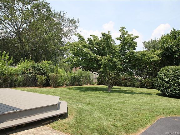 4th image of 82 Indian Neck Ave