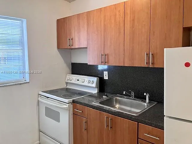 Building Photo - 3696 William Ave #4