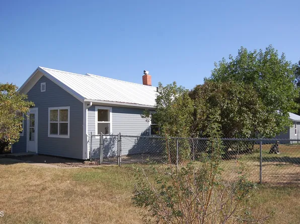 408 W 2nd St, Fairview, MT 59221