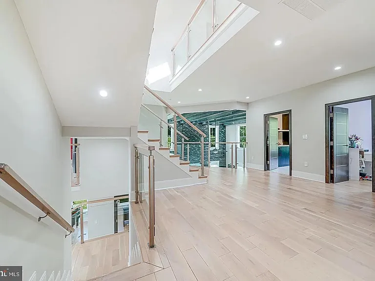 9908 Blake Ln — Photo 4
