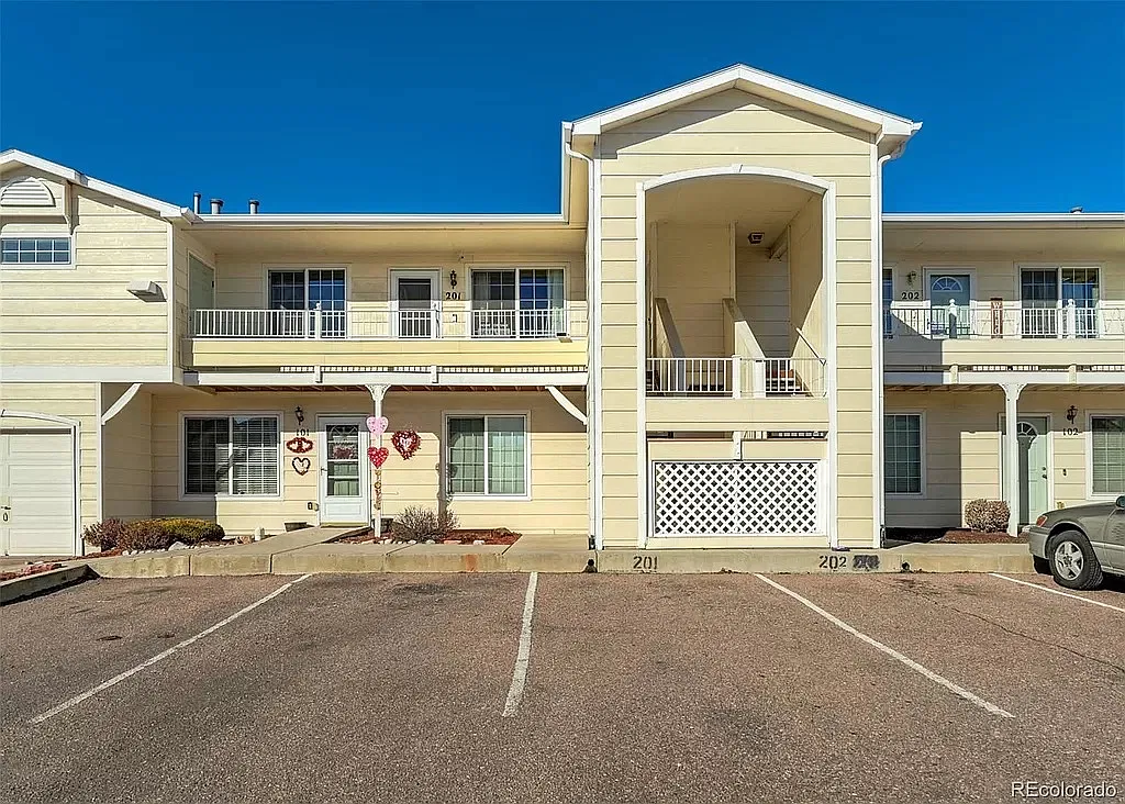 3 bed, 1336 sqft, $2,100 — Photo 1