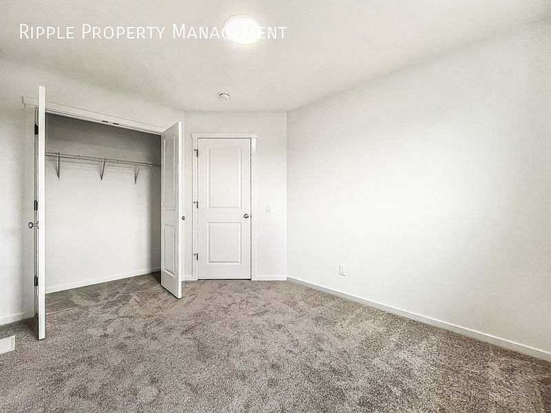 Edmonton Apartment for rent - 3 Bedrooms — photo 8
