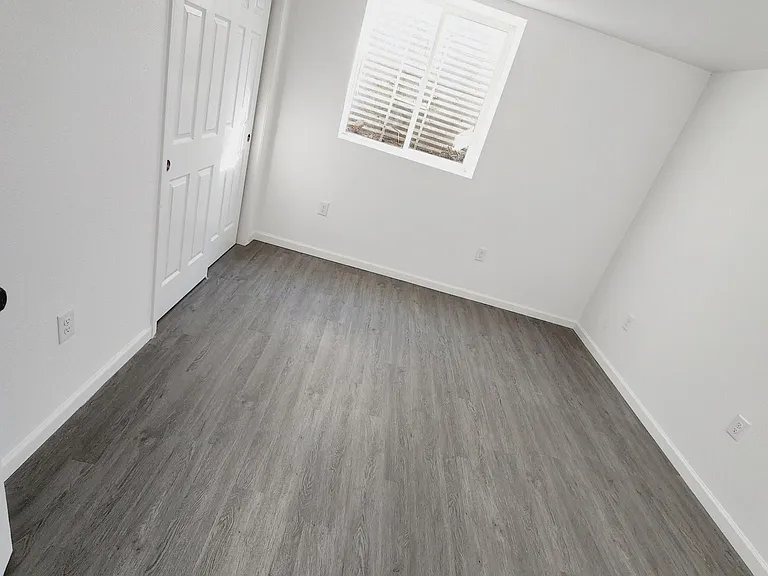 1420 W Lee St — Photo 10