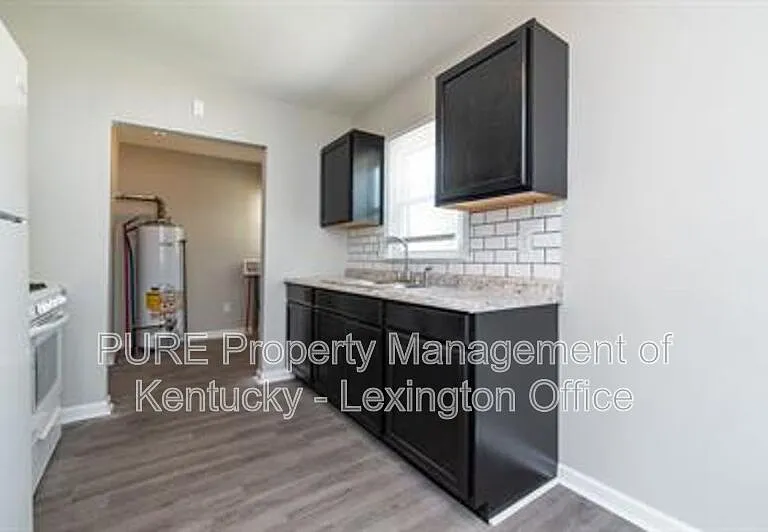817 Marcellus Dr — Photo 10