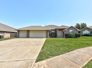 505 SW 39th St, Moore, OK 73160