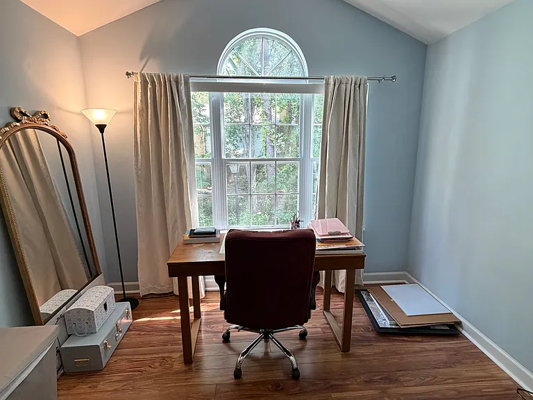 Sitting room in MBR that can be used as office/study