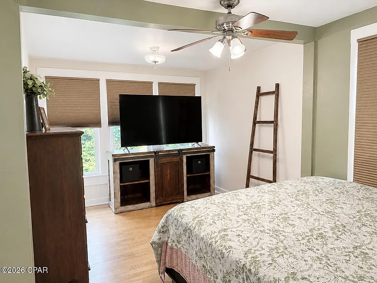 819 Grace Ave — Photo 22