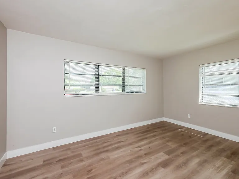 381 Carolina Ave — Photo 10