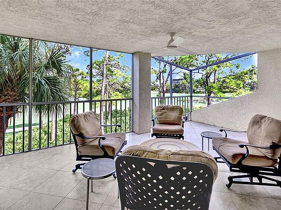 3rd image of 26910 Wedgewood DR #305