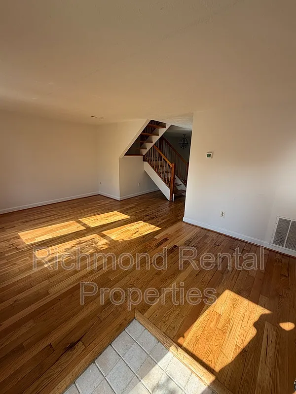3 bed, 1.5 bath, 1120 sqft, $1,895 — Photo 2