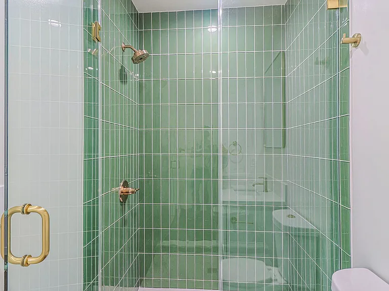 1227 N June St #1227 — Photo 29