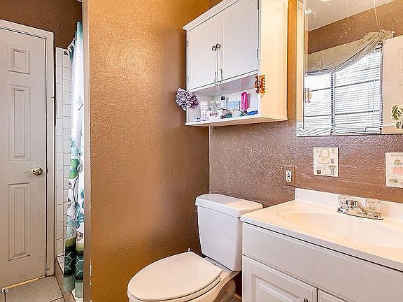 3rd image of 3006 W Claremont St