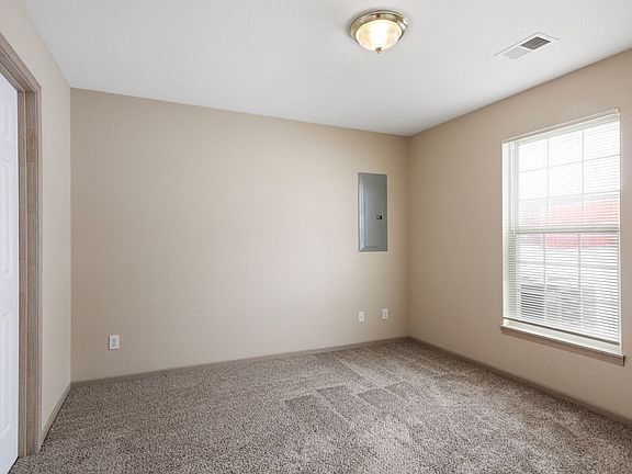 3rd image of 400B NE 6th St