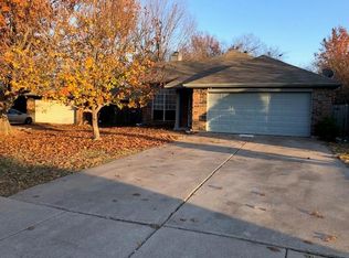 411 Windhurst Dr, Grand Prairie, TX 75052