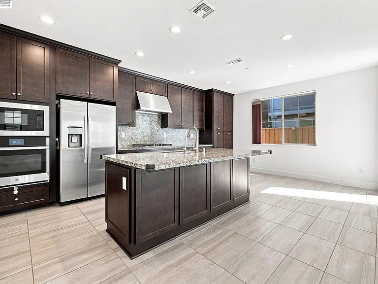 33 W Roccolino Ln — Photo 15