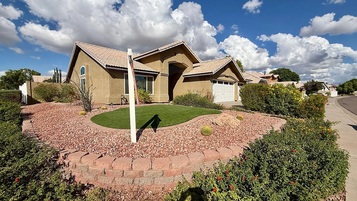 4 bed, 2.0 bath, 1972 sqft, $3,250 — Photo 1