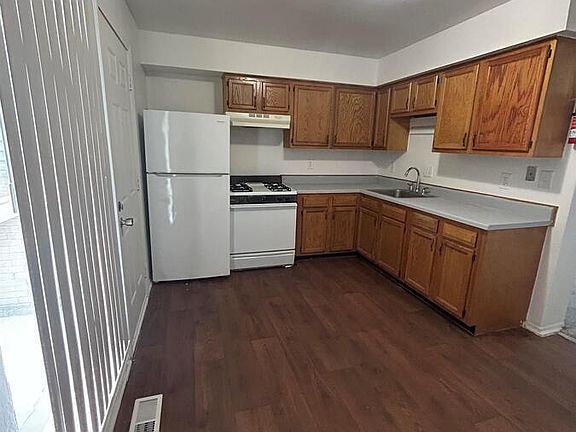 3rd image of 547 Villa Dr