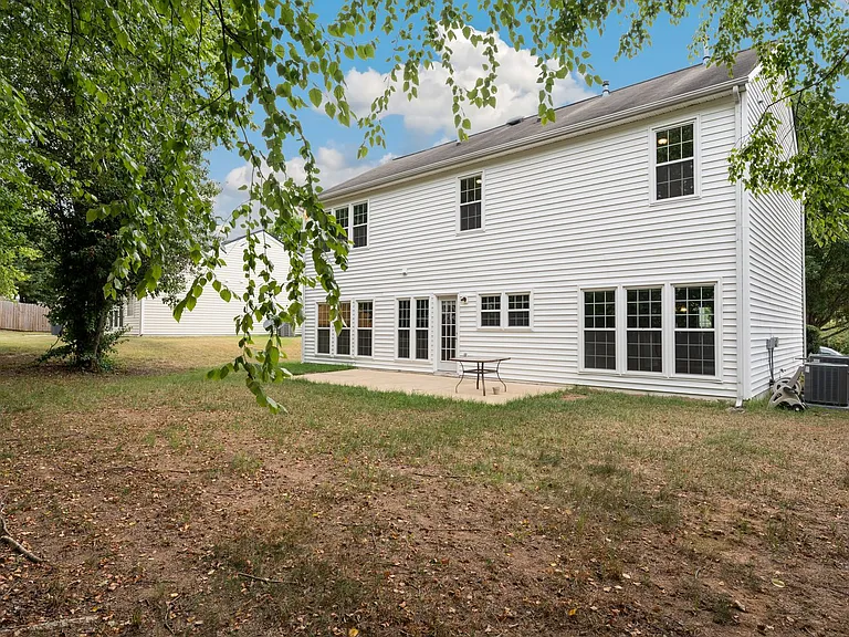 405 Grassy Point Rd — Photo 22