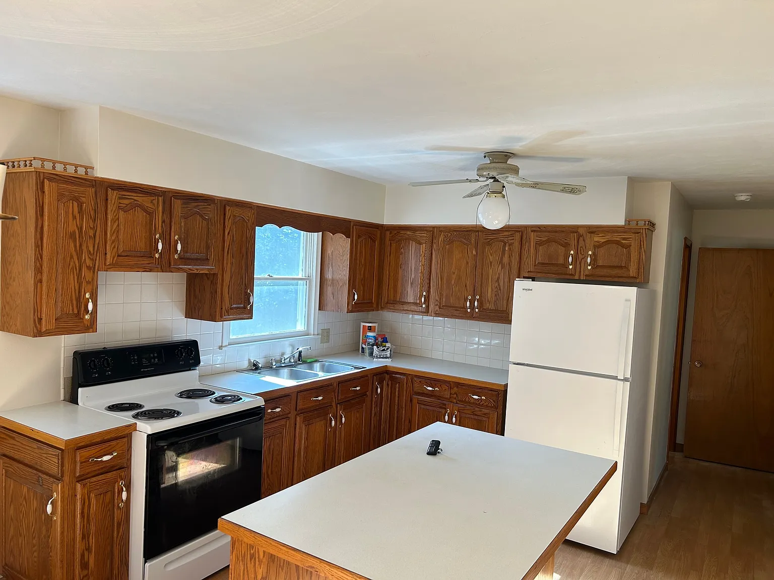 3 bed, $1,100 — Photo 4