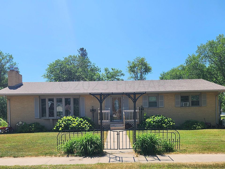 319 1st Ave SW, Hillsboro, ND 58045 Zillow