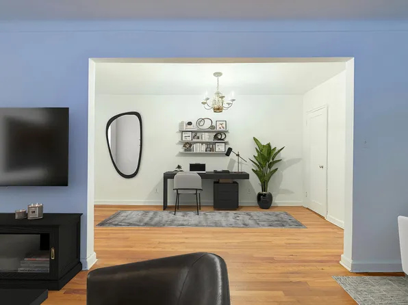 67-12 Yellowstone Boulevard image 6 of 31