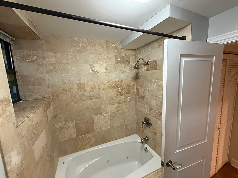 1702 W Summerdale Ave #G — Photo 10