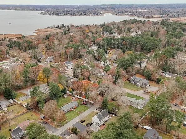 12 Spruce Ln, Duxbury, MA 02332