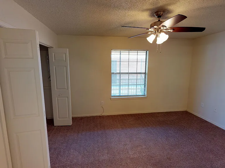 515 W Mulberry St — Photo 17