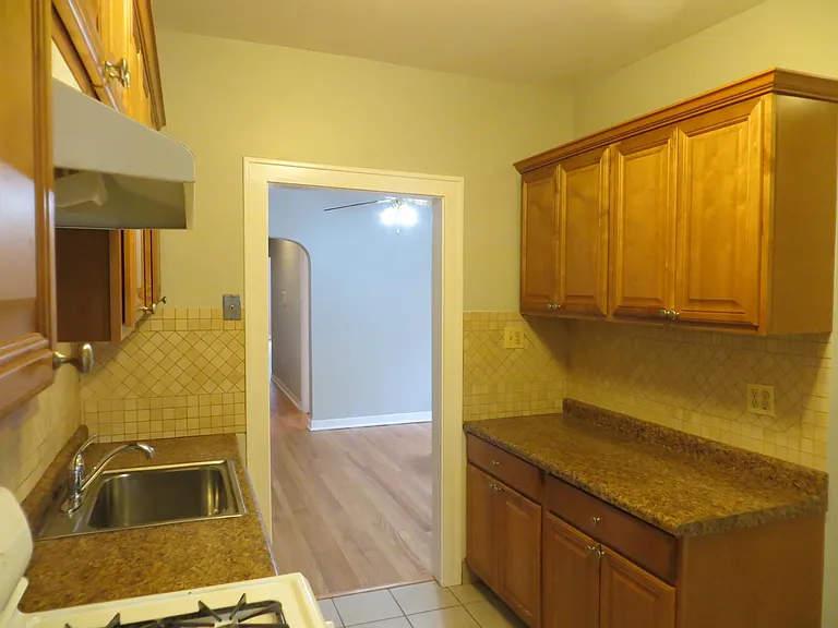 2318 W Argyle St #3W — Photo 6