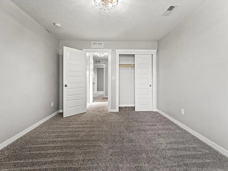 735 SW Huebert St — Photo 19