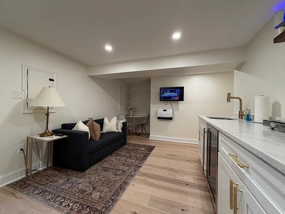 152 W St NW
