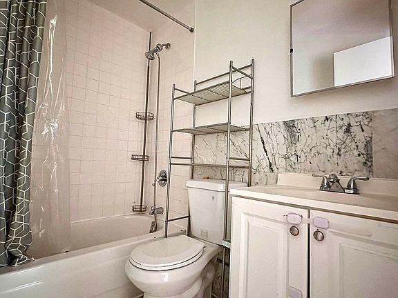 4th image of 7618 Grand Central Pkwy APT 4F