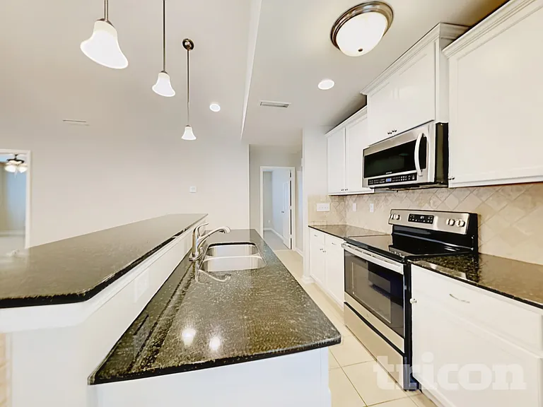 4201 Broadstairs Dr — Photo 6