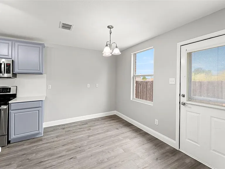 1701 Silverwood Ln — Photo 23