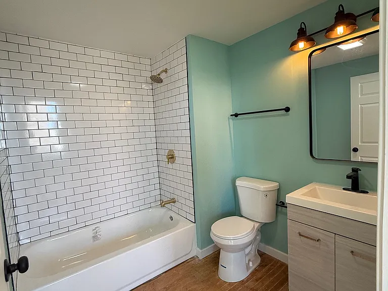 1016 Milwaukee Ave — Photo 5