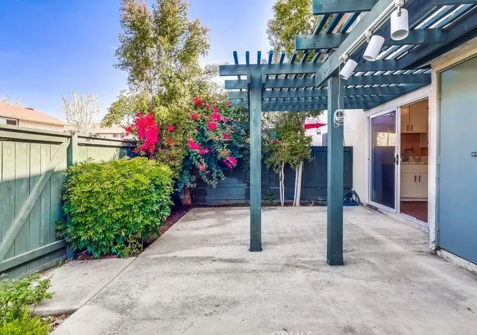 Move-In Ready Condo in Quiet Community — Photo 1