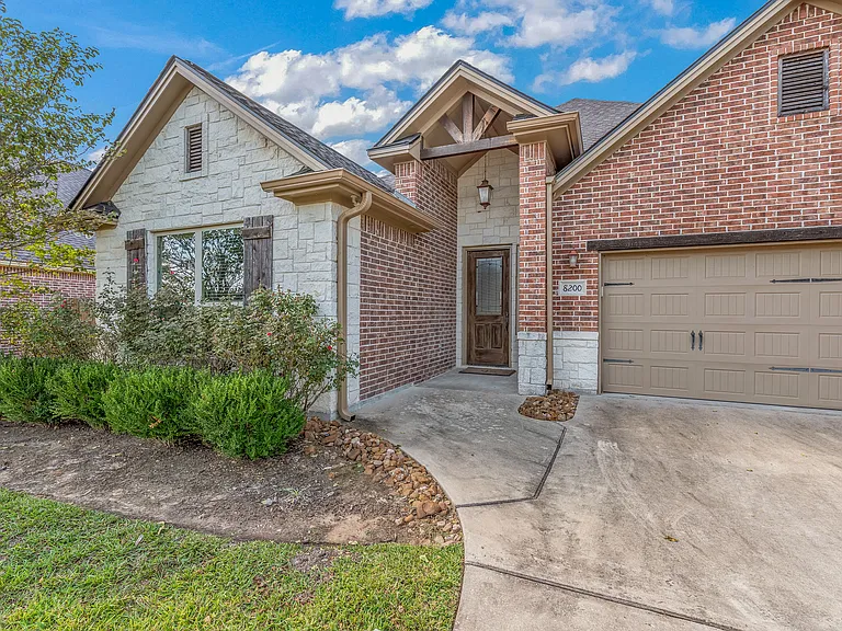 8200 Carters Cv — Photo 2