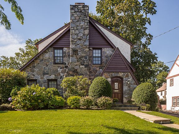 2nd image of 38 Tudor La